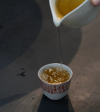 Load image into Gallery viewer, The Charm of Tea Ware: The Poetic Porcelain Cup with Vermilion Pattern in Tongxin She Teahouse