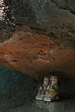 Load image into Gallery viewer, Tongxinshe Teahouse 2025: "Liulanxiang" – Rare Premium Wuyi Rock Tea from Core Cliff Terroir 留兰香