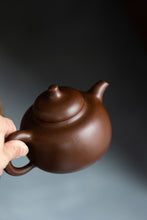 Load image into Gallery viewer, Recommendation of a Treasure in Tongxin She Teahouse: Gu Ting's "Gourde-shaped Teapot", a Shining Pearl in the World of Purple Sand Art