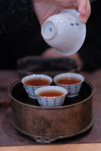 Load image into Gallery viewer, Treasured at Tongxinshe Teahouse: A Brew of 1998 Jiuqu Rou Gui Rock Tea