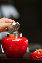 Load image into Gallery viewer, Tongxin She · Dual Masters' Co-branded Limited Edition White Tea | Tin Caddy Preserves Treasure, Time Condenses Fragrance