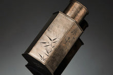 Load image into Gallery viewer, Tongxin She Teahouse Recommends: "Shuying" Ancient Tin Hexagonal Tea Caddy – Preserving Tea Aroma for 3,000 Years锡罐