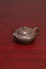 Load image into Gallery viewer, Recommendation of Aipan Purple Clay Teapot by Master Xu Linfeng at Tongxinshe Teahouse