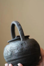 Load image into Gallery viewer, "Yun Po kettle" to everyone. There are two styles with capacities of 550ml and 750ml.