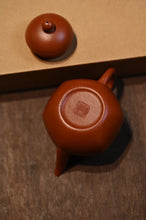 Load image into Gallery viewer, Jiangsu Guanyu 2022 Autumn Auction "Qinxin·Six Square Pear Shape" Teapot