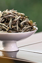 Load image into Gallery viewer, Tongxin She · Dual Masters' Co-branded Limited Edition White Tea | Tin Caddy Preserves Treasure, Time Condenses Fragrance