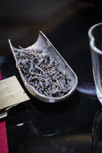 Load image into Gallery viewer, Aged to Ruby Red, Tripled in Worth; One Sip of Danya Unveils the Universe — Tongxinshe Teahouse Recommends Master Wang Guoxing's Limited Signed Edition 1997 Danya Aged Shui Xian