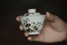 Load image into Gallery viewer, Tongxin She Teahouse Recommends: Ink Plum Gilded Gaiwan and Master Cup – A Cup Holds the Pure Soul of Plums and Snow