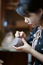 Load image into Gallery viewer, Jiangsu Guanyu 2022 Autumn Auction "Qinxin·Six Square Pear Shape" Teapot