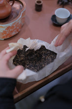 Load image into Gallery viewer, 2016 Lao Banzhang Tea: The Legendary Flavor of the King of Pu'er