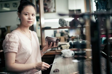 Load image into Gallery viewer, Recommendation of a Treasure in Tongxin She Teahouse: Gu Ting's "Gourde-shaped Teapot", a Shining Pearl in the World of Purple Sand Art