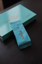 Load image into Gallery viewer, Tea as a Pilgrimage: Tongxin She Presents Kuanlu "Xuanzang's Journey to the West · Cyan-Blue Edition" Cliff Cinnamon 唐玄奘西行·青蓝版