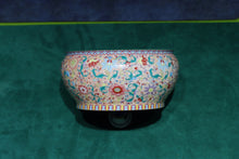 Load image into Gallery viewer, "enamel-colored tea washing bowl" from Jingdezhen. It is 16.5 cm in diameter and 8 cm in height, with a capacity of 1000 cc.