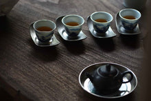 Load image into Gallery viewer, Set of 4 hand-painted blue and white landscape-wrapped silver teacups, capacity 30cc。