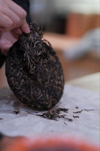 Load image into Gallery viewer, 2016 Lao Banzhang Tea: The Legendary Flavor of the King of Pu'er
