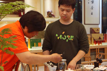 Load image into Gallery viewer, Teacher You Yuqiong, the only female inheritor of Wuyi rock tea Dahongpao skills among the first batch of intangible cultural heritage, represents the tea "Gold Sakyamuni" + "Yu Qiong."