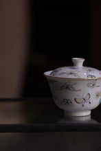 Load image into Gallery viewer, famille rose butterfly-patterned covered bowl/粉彩蝴蝶盖碗