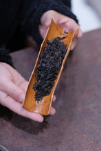 Load image into Gallery viewer, Treasured at Tongxinshe Teahouse: A Brew of 1998 Jiuqu Rou Gui Rock Tea
