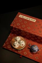 Load image into Gallery viewer, Tongxinshe Teahouse | Mid-Autumn Limited "May We Live Long" Tea Set Gift Box: When Song Ci Meets Indigo Dyeing and Blue-and-White Porcelain