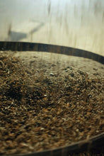 Load image into Gallery viewer, Smoke Penetrates the Leaf, Longan Sweetness Lingers Tongxin She’s 2023 Tongmuguan Smoked Lapsang Souchong Four Years of Aging, Returning to the Origin of Black Tea烟熏小种/YAn XUN XIAO ZHONG