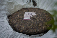 Load image into Gallery viewer, Menghai Tea Factory Dayi 701 Hongzhuang Raw Pu'er Tea: The Flavor and Value of Years of Aging