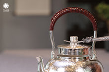 Load image into Gallery viewer, The Li Xiaobai 9999 Pure Silver Kettle Clip: An Exquisite Choice in the Elegance of Tea Affairs