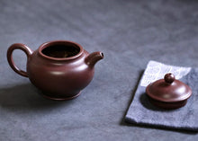 Load image into Gallery viewer, Rare Centennial Old Purple Clay and the Inheriting Duozhi Teapot: A Treasured Recommendation from Tongxin She Teahouse