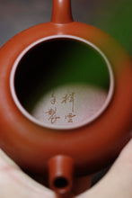 Load image into Gallery viewer, The Zen-like Elegance in Tongxin She Teahouse: Master Hui Xiangyun's "Heart Sutra Pot"