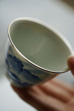 Load image into Gallery viewer, "Blue and White Landscape Bag Silver Mouth Master Cup" with a capacity of 50cc.