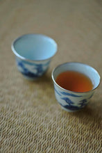 Load image into Gallery viewer, Set of 4 hand-painted blue and white landscape-wrapped silver teacups, capacity 30cc。