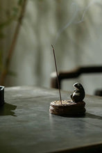 Load image into Gallery viewer, The Elegance of Incense and Tea: Tongxin She Teahouse Recommends Chen Zhen's Handmade Frog - shaped Purple Clay Incense Holder and Tea Pet