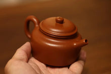 Load image into Gallery viewer, Tongxin She Teahouse Collection · Zhou Yun's Handmade Zhaozhuang Raw Sand Zhu Ni Dezhong Teapot