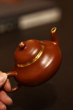 Load image into Gallery viewer, Tongxinshe Teahouse's collection of purple clay teapots "Hui Yunjie pear-shaped Dahongpao red clay pot"