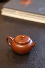 Load image into Gallery viewer, Tongxin Teahouse Teaware Recommendation Aged Red Clay Flat-Cover Lotus Seed Teapot | 150cc
