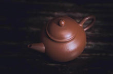 Load image into Gallery viewer, Guava purple clay teapot/100cc is completely handmade.