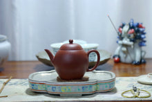Load image into Gallery viewer, Teacher Ye Xiangkun made a traditional raw sand Zhu ni teapot, a replica of the Qing Dynasty goose egg-shaped teapot, with a capacity of 120cc, and there is only one of its kind.