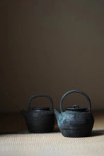 Load image into Gallery viewer, "Yun Po kettle" to everyone. There are two styles with capacities of 550ml and 750ml.