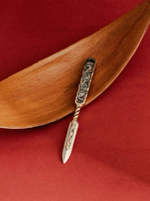 Load image into Gallery viewer, The Mysterious Guardianship in the Ancient Rhyme of Tea Fragrance - The Shitolin Tea Knife of Tongxin She Teahouse