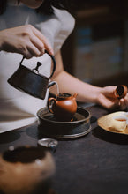 Load image into Gallery viewer, Tongxinshe Teahouse Recommends: Luo Shengcai's Limited-Edition Rock Tea "Xiannvsanhua"– Savoring a Century of Rock Essence and Tea Aroma in One Cup仙女散花