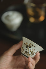 Load image into Gallery viewer, Tongxin She Teahouse Recommends: Ink Plum Gilded Gaiwan and Master Cup – A Cup Holds the Pure Soul of Plums and Snow