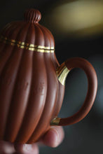 Load image into Gallery viewer, A Pot Embodies Ancient Rhymes, and Golden Ridges Reflect Blessings - The Limited Edition Purple Clay Pot of Tongxinshe Teahouse