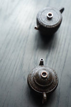 Load image into Gallery viewer, Tongxin She Recommendation | Jingdezhen "Serene Emptiness" Teapot