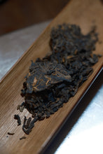 Load image into Gallery viewer, Tongxinshe Collection: 2004 Menghai Tea Factory Green Label Ripe Pu'er Tea (Guangdong Dry Storage)