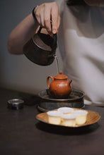 Load image into Gallery viewer, Tongxinshe Teahouse Recommends: Luo Shengcai's Limited-Edition Rock Tea "Xiannvsanhua"– Savoring a Century of Rock Essence and Tea Aroma in One Cup仙女散花