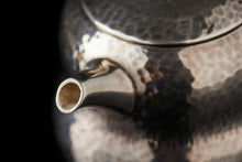 Load image into Gallery viewer, a "9999 mini gourd teapot" using silver as the medium. Capacity: about 65ml。