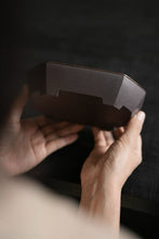 Load image into Gallery viewer, Tongxinshe Teahouse Recommends: Purple Clay Octagonal Four-legged Tea Boat – The Quiet Stability Hiding in the Tea Setting