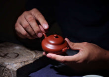 Load image into Gallery viewer, A collection-level handmade purple clay teapot, made by Master Hui Xiangyun, the 15th generation descendant of Hui Mengchen, the "Rare Da Hong Pao Zhu Ni Han Zhu  Teapot" with a capacity of 100cc.