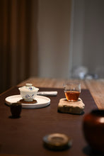 Load image into Gallery viewer, Tongxin She Teahouse | Moss Traces & Spring Dew · Tianxin Rock Shi Ru/天心岩石乳。