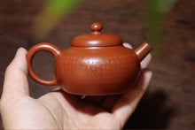 Load image into Gallery viewer, The Zen-like Elegance in Tongxin She Teahouse: Master Hui Xiangyun's "Heart Sutra Pot"