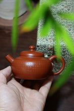 Load image into Gallery viewer, The Zen-like Elegance in Tongxin She Teahouse: Master Hui Xiangyun's "Heart Sutra Pot"